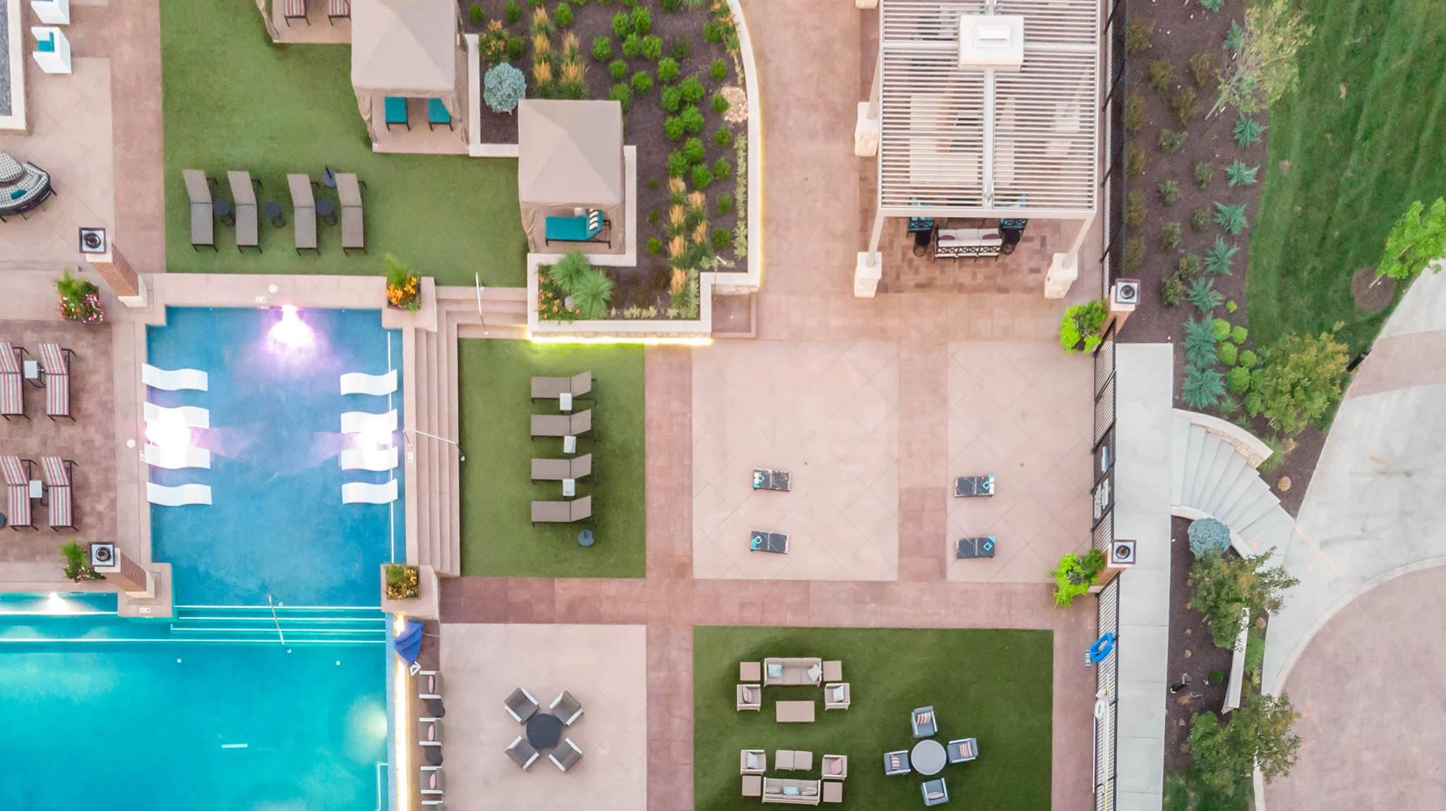 36950675_10156249730325240_7940952681248456704_n top down dji drone shot - kc media team